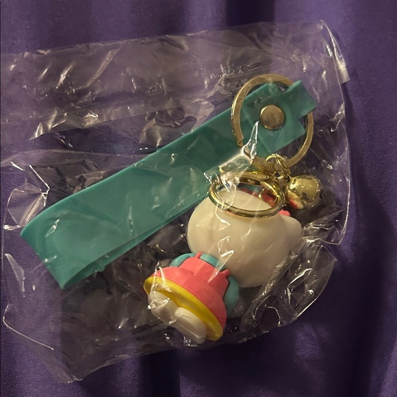Hello Kitty Keychain - Picture 3 of 5